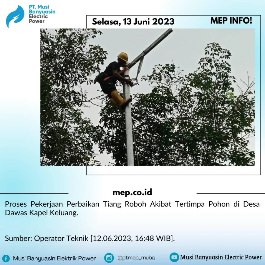 Proses Pekerjaan Perbaikan Tiang Roboh Akibat Tertimpa Pohon di Desa Dawas Kapel Keluang.
